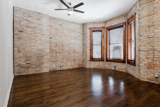 Foto del edificio - 1756 W Montrose Ave