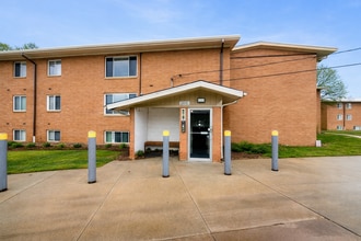 Building Photo - 22081 River Oaks Dr