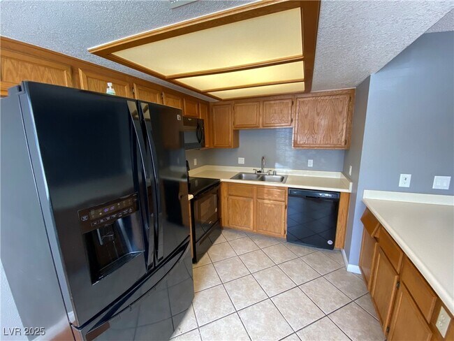 Foto del edificio - 7948 Decker Canyon Dr