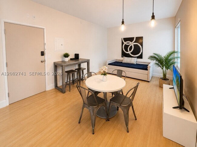 Foto del edificio - 3025 Indian Creek Dr
