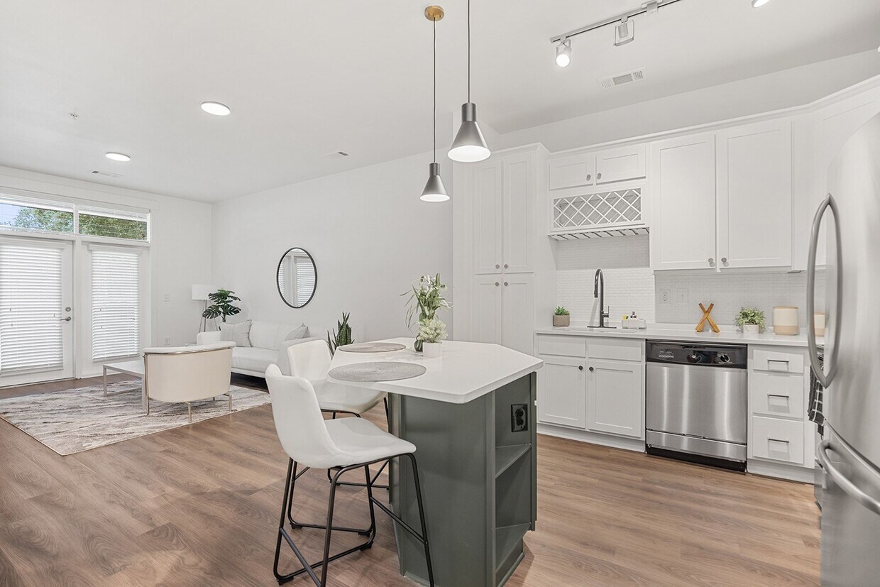 Foto principal - Lofts at Weston Lakeside