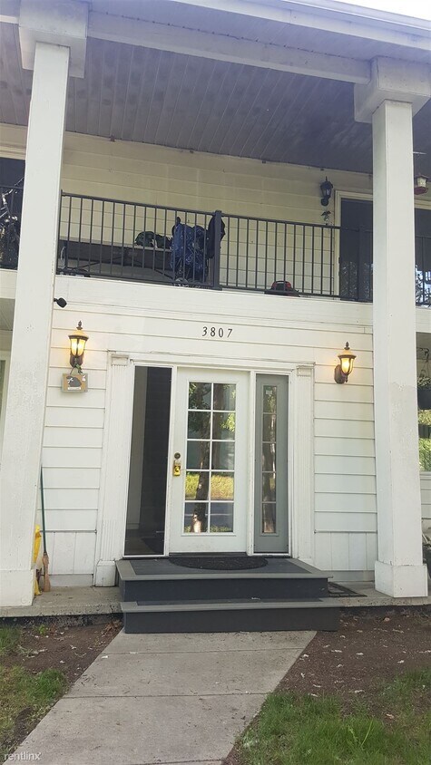 Primary Photo - 2 br, 1 bath 4plex - 3807 Carleton Ave