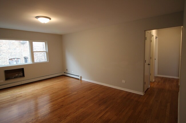 Living Room/Hall to Bedrooms - 1644 W Morse Ave