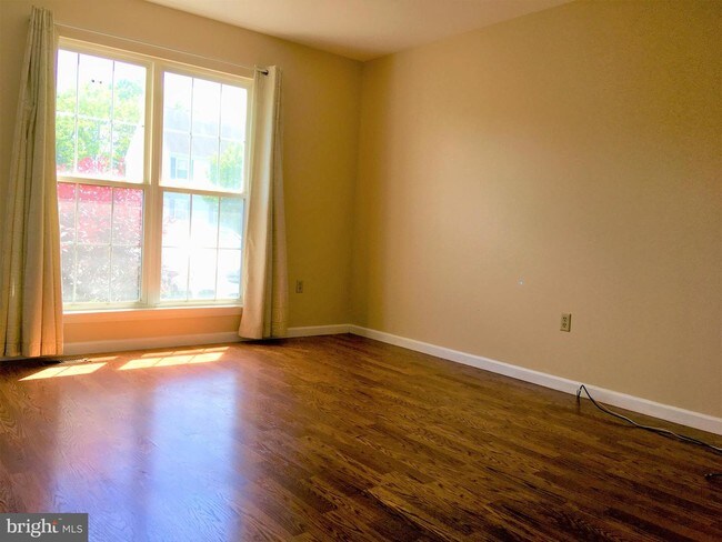 Building Photo - 104 W Flagstone Dr