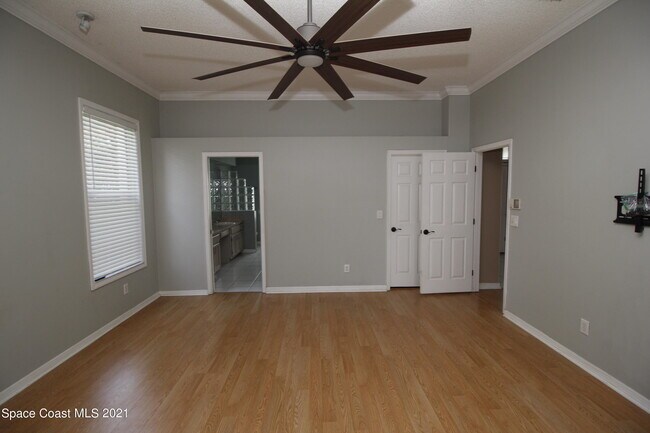 Foto del edificio - 5082 Cocoplum Ave