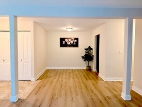 Building Photo - 566 Somerset Ln