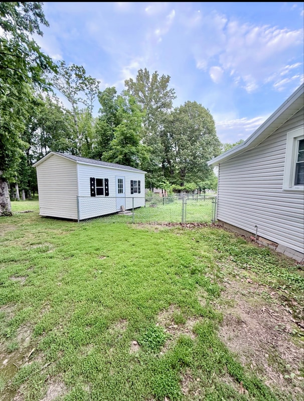 Building Photo - 1716 Pinecrest St