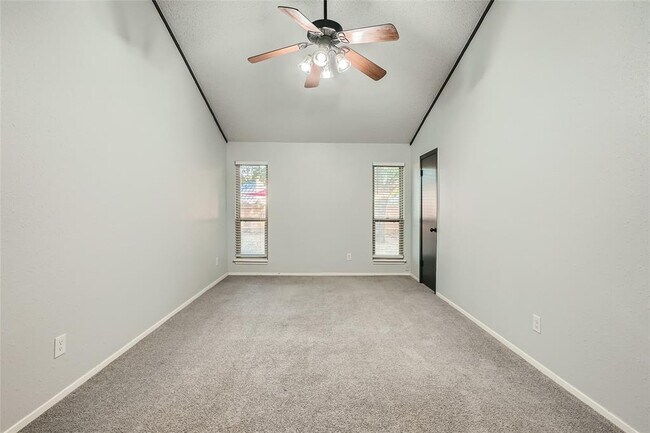 Foto del edificio - 3305 Broken Spoke Trail