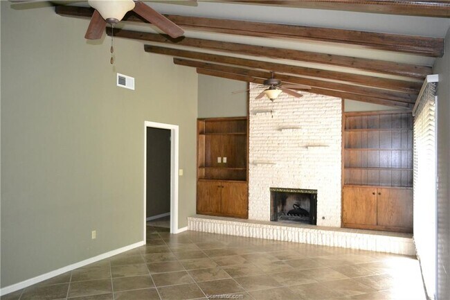 Building Photo - 1300 Laura Ln