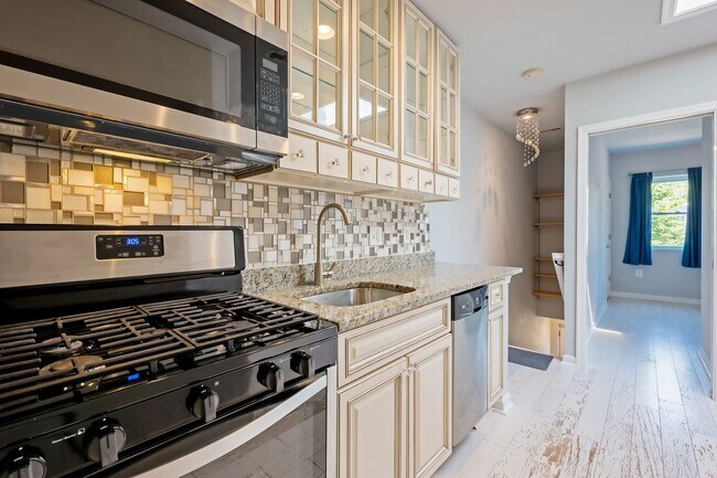 Foto del edificio - 1 BD  2 BA near the H St Corridor in Up an...