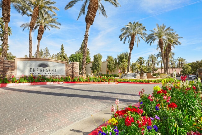 Foto del edificio - The Regent Palm Desert Apartment Homes