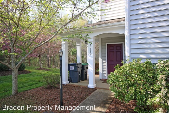 Building Photo - 3 br, 2.5 bath House - 1070 Bristlecone Lane