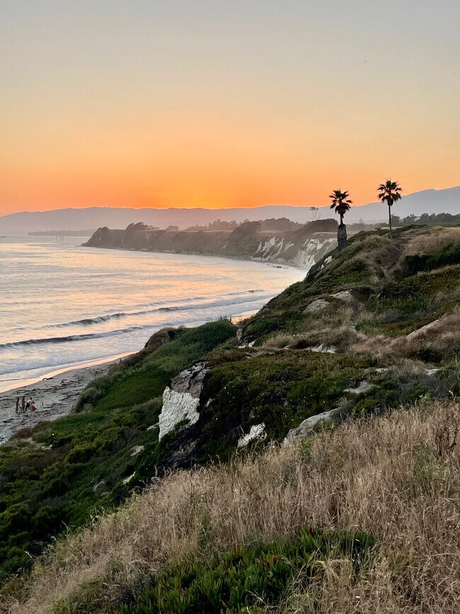 475 Cannon Green Dr Unit D, room A, Goleta, CA 93117 Condo for Rent