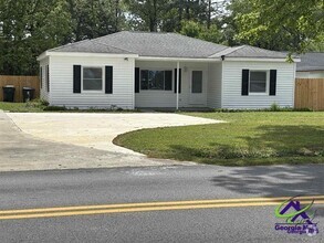 Building Photo - 215 Sunset Dr