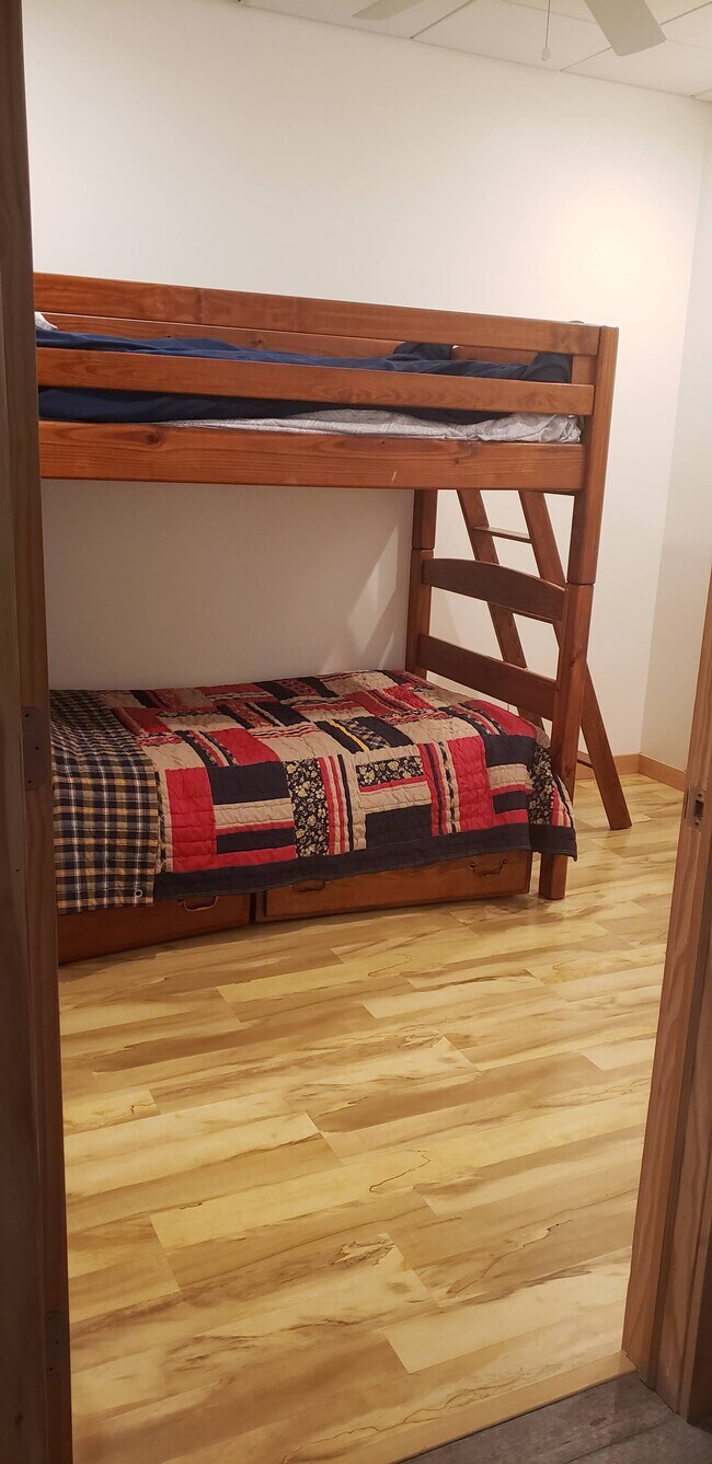 Building Photo - 10 Andrew Dr