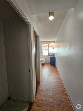 Building Photo - 1142 S King St