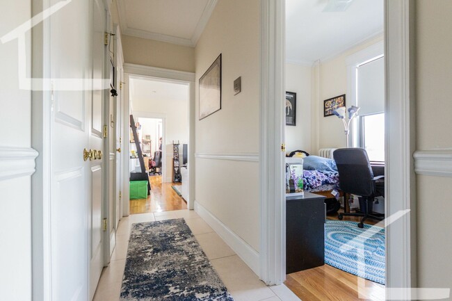 Building Photo - Beautifully renovated 3 bedroom unit in Al...