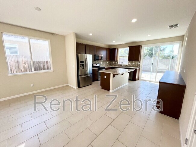 Foto del edificio - 482 Glendon Pl