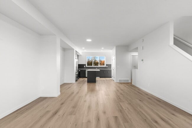 Building Photo - 71 Westwind Dr