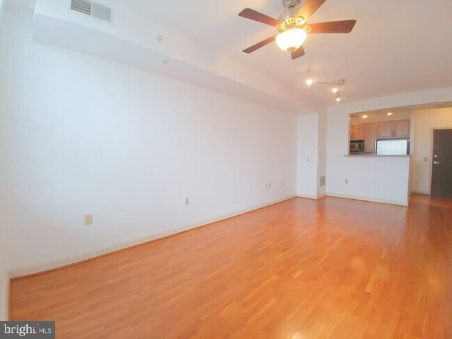 Foto del edificio - 11760 Sunrise Valley Dr