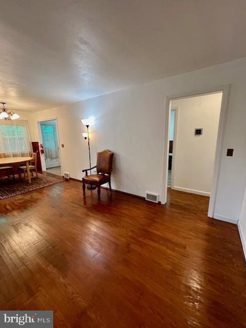 Foto del edificio - 327 Clarksville Rd