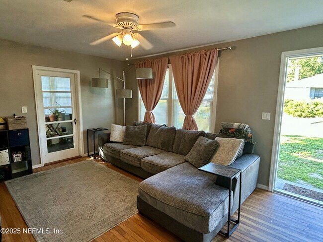 Foto del edificio - 1321 Pine Grove Ct