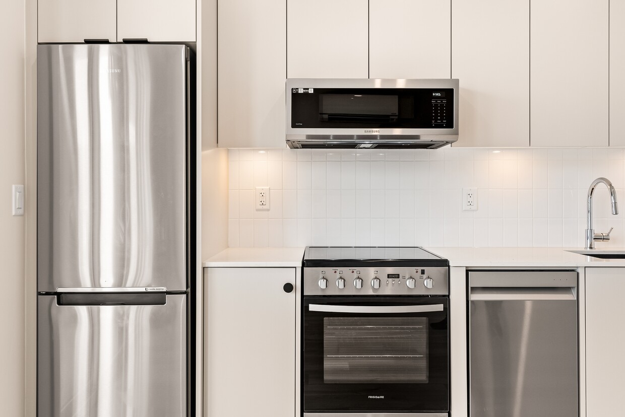 Primary Photo - 45511-45511 Campus Dr