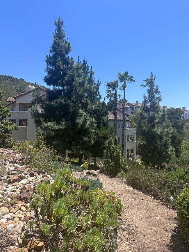 Building Photo - ***SCENIC SCRIPPS RANCH***2/2 CONDO W/ TAN...