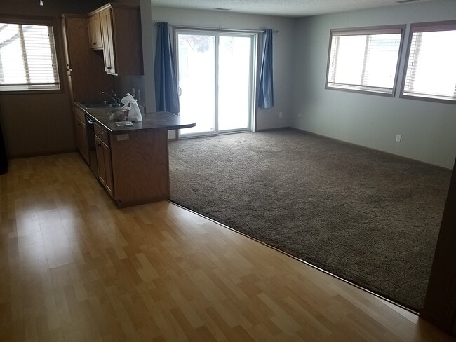 Open kitchen and living room - 875 Bahls Dr