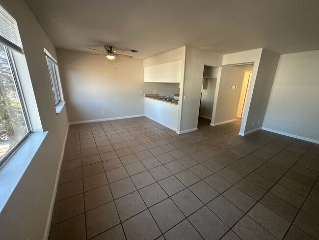 Foto del edificio - 1316 Hobart Dr