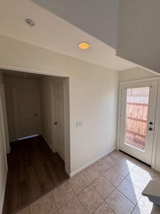 Building Photo - P32000