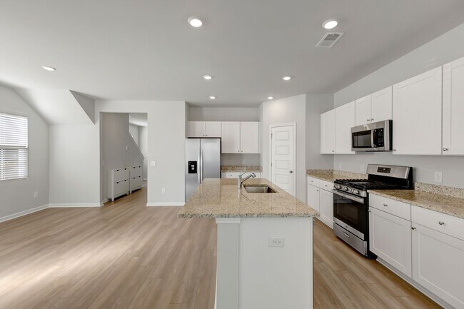 Building Photo - Townhome Living with Open Layout