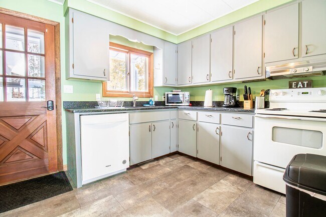 Building Photo - Charming Lakefront Home on Lake Skegemog – Off-Season Rental