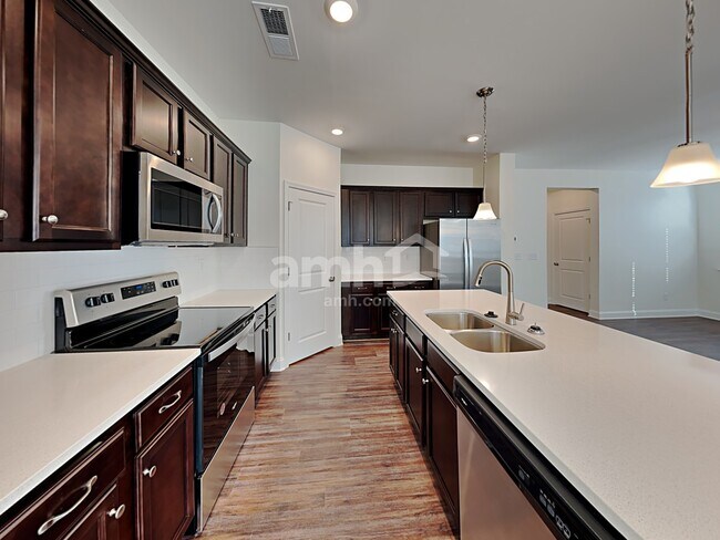 Building Photo - 7100 Garrett Ct