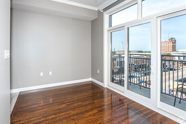 1HAB, 1BA - 524 ft² - Lofts on Broadway