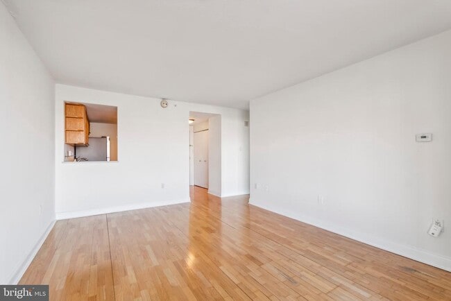 Building Photo - 2001 Hamilton St