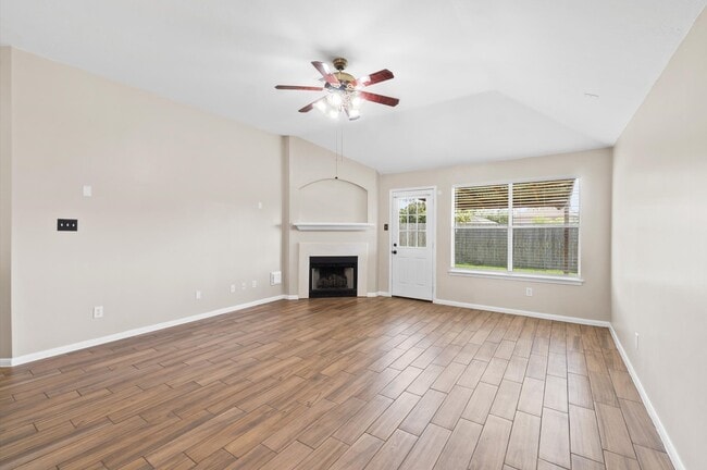 Building Photo - 227 Mammoth Springs Ln