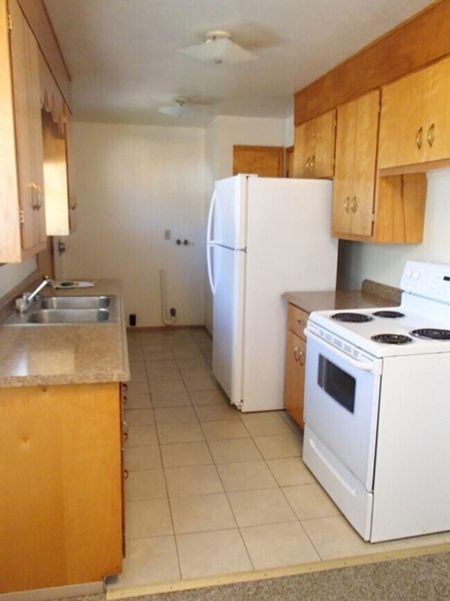 Foto del edificio - 2 Bedroom, 1 Bathroom Duplex w/ Central Air!