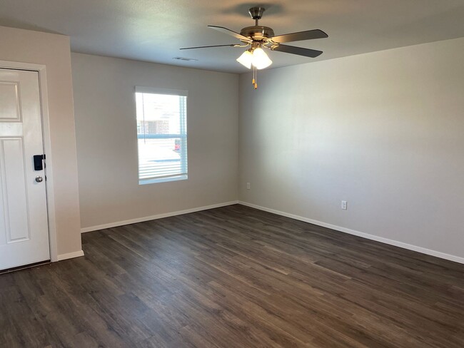 Building Photo - NEW Three Bedroom | Two Bath Home in Somerset