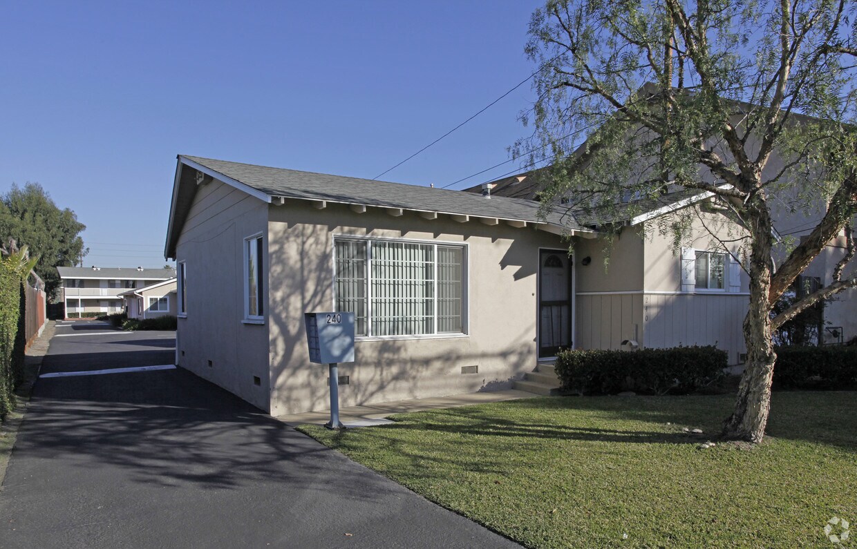 Primary Photo - 240 Avocado St