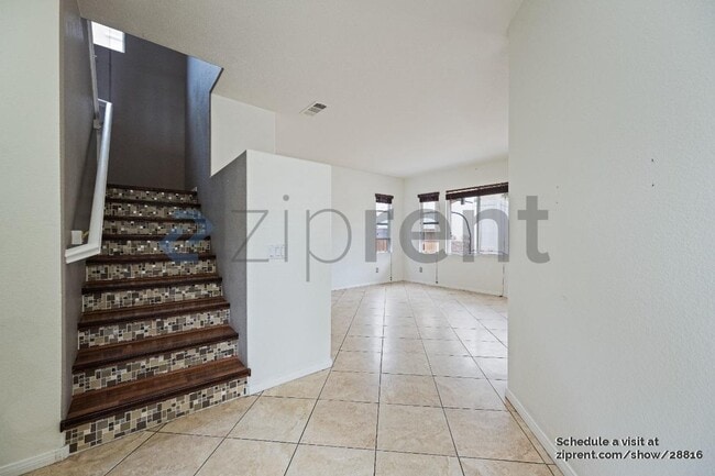 Building Photo - Unit