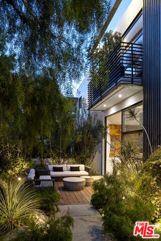 Foto del edificio - 2341 Wilson Ave
