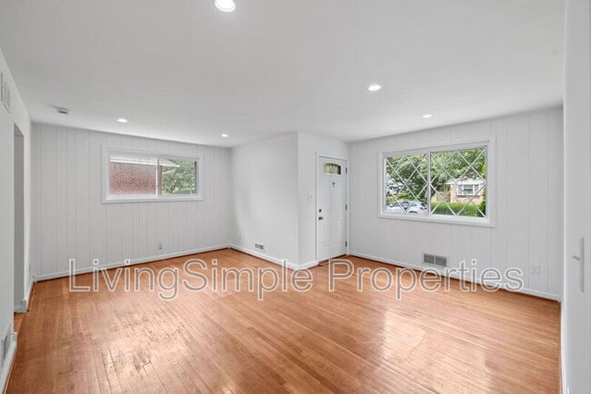 Building Photo - 1207 Brooke Dr