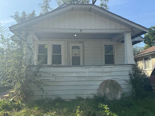 Foto del edificio - 2-Bedroom Gem on Barrie Avenue – Perfectly Quaint Living in Flint!