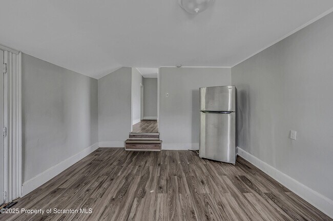 Building Photo - 301 N Bromley Ave