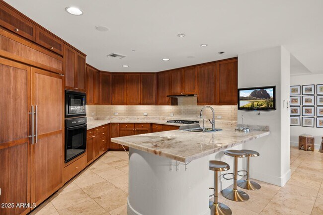 Foto del edificio - 2402 E Esplanade Ln