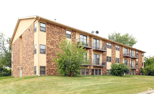 Building Photo - Adel Village Apartments