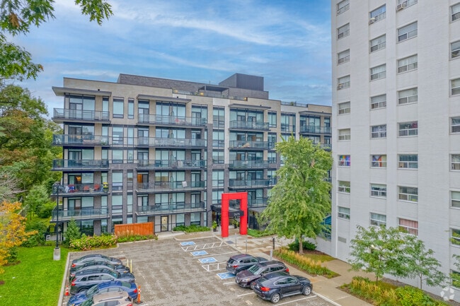 Building Photo - 2475 Hurontario Street