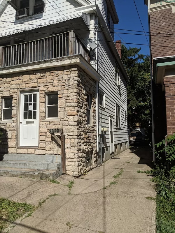 Building Photo - 2322 Ravine St