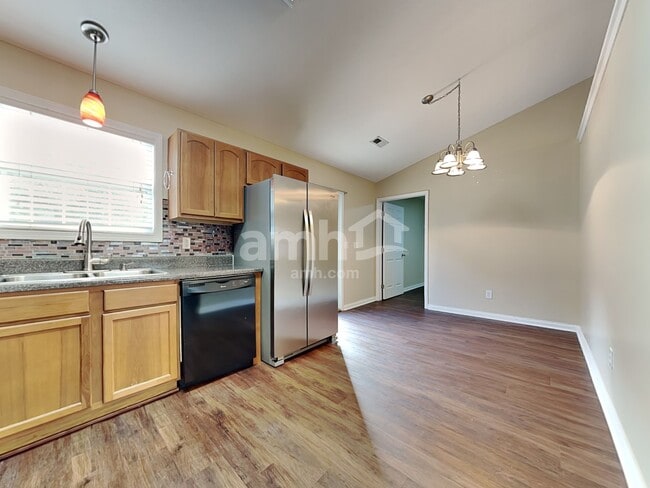 Building Photo - 617 Drakewood Rd